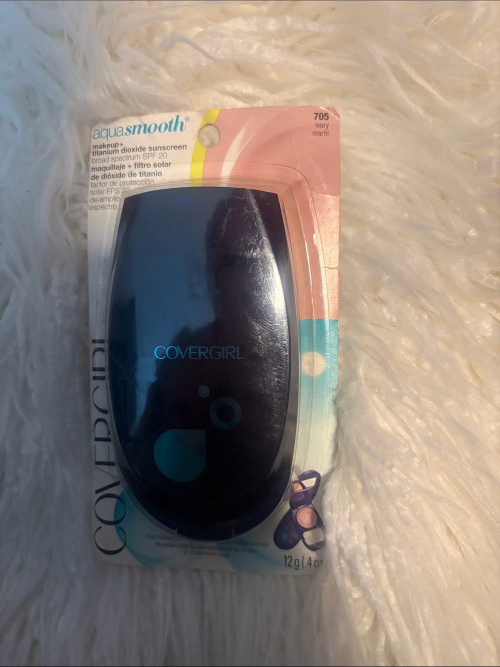 COVERGIRL Black Compact with Teal Accent - Aquasmooth Ivory (705)
